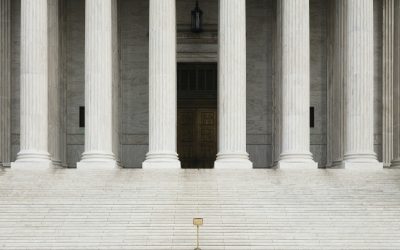 vedere frontală a clădirii Curții Supreme